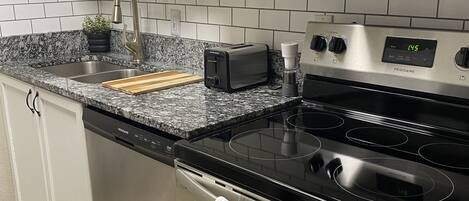 Fridge, oven, stovetop, dishwasher