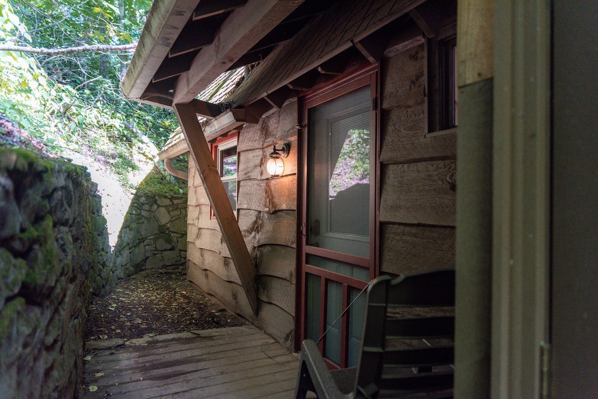 Sleep 6 Cabin / Semi-Private Sleeping | Hiên