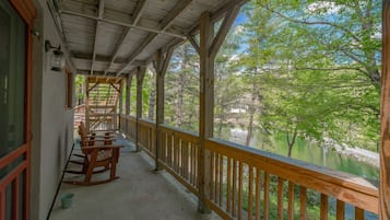 1 Bedroom Cabin / Sleeps 4 | Terrasse/gårdhave