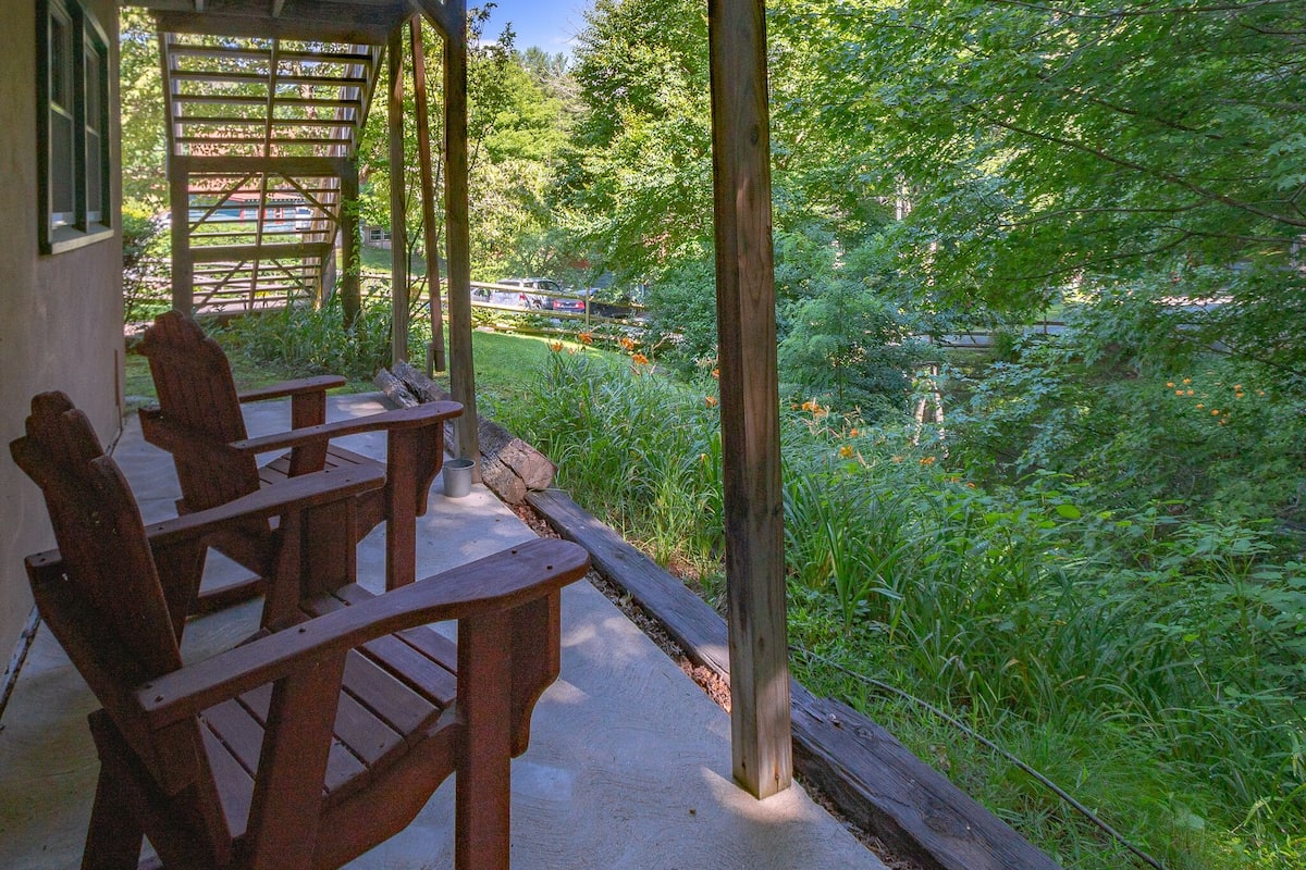 1 Bedroom Cabin / Sleeps 4 | Terraza o patio