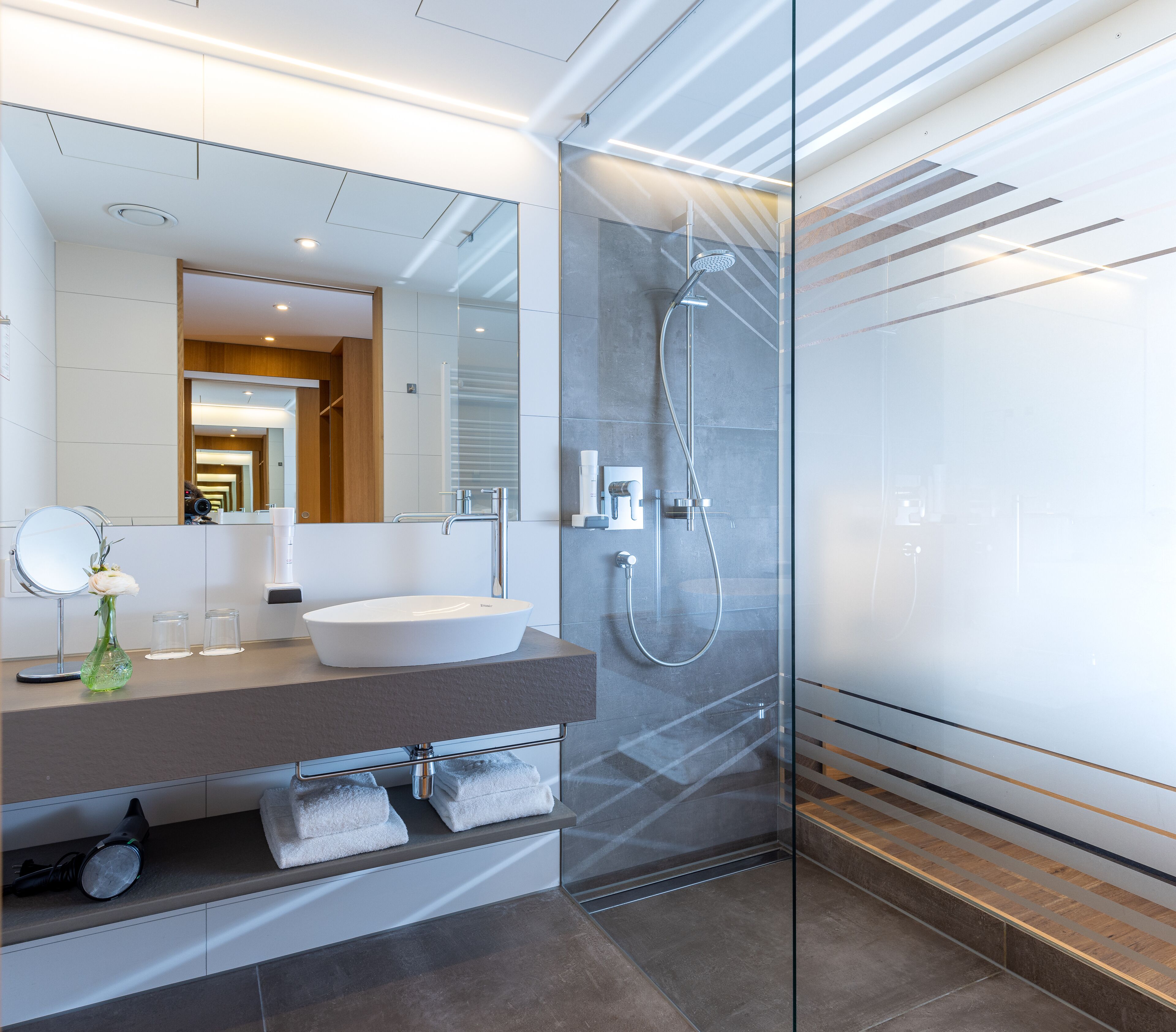 Dusche, Haartrockner, Fußbodenheizung (Badezimmer), Handtücher