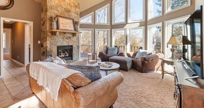 Lakeside Haven w/Dock/Slip, Fire Pit, Game Room, Kayaks,