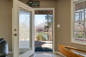 Interior - Lakeside Haven w/Dock/Slip, Fire Pit, Game Room, Kayaks, (Winchester)