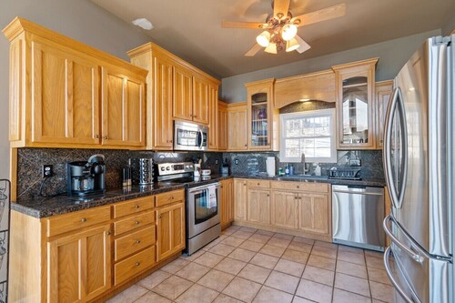 Lakeside Haven w/Dock/Slip, Fire Pit, Game Room, Kayaks,