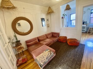 Living area - The Zen Den - in the heart of Williamsburg Brooklyn S2nd & Bedford ave! (Brooklyn)