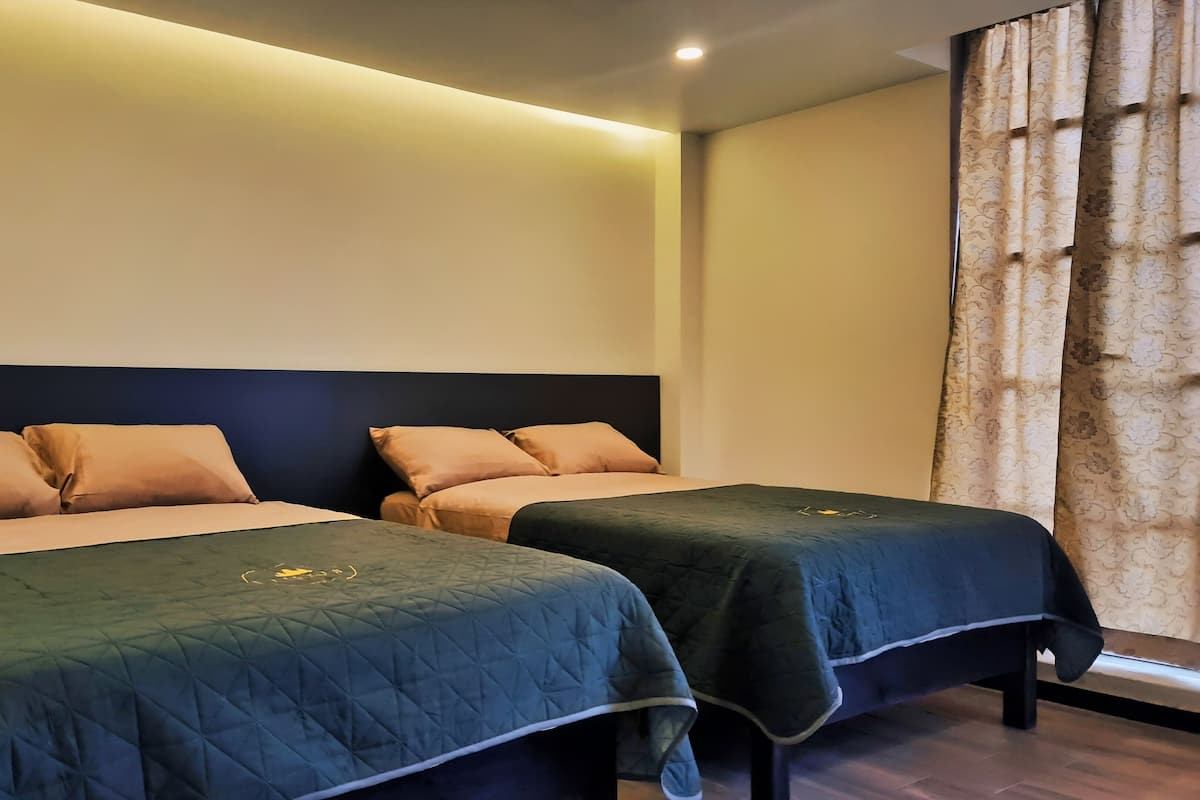 Deluxe kamer, 2 tweepersoonsbedden | 1 slaapkamer, lakens van Egyptisch katoen, luxe beddengoed