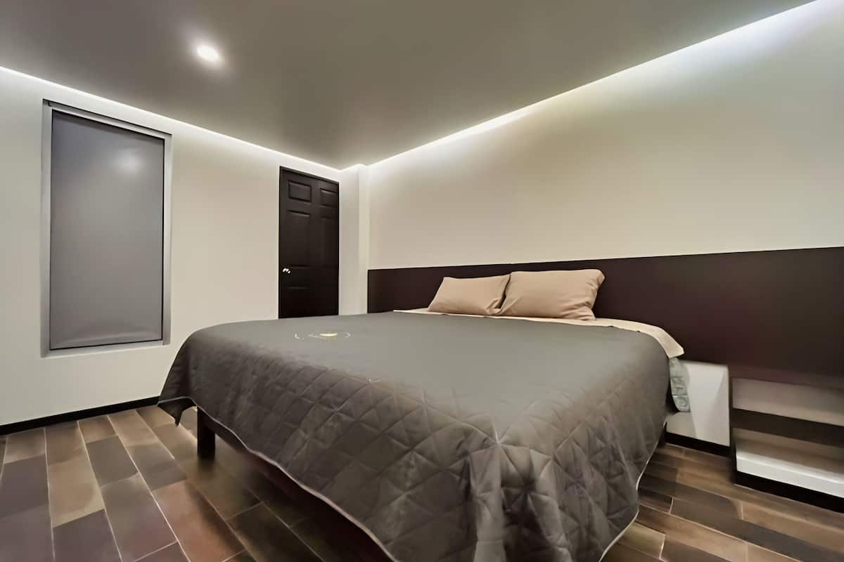 Grand Room, 1 King Bed | Egyptian cotton sheets, premium bedding, down comforters