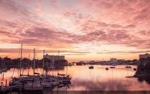 Marina - Little Blue cottage on the Bay, Panama City, Historic St Andrew's Bay. Pets OK (Panama City)