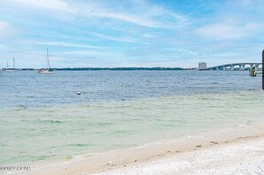 على الشاطئ، مناشف للشاطئ