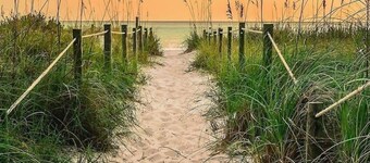 Little Blue cottage on the Bay, Panama City, Historic St Andrew's Bay. Pets OK