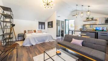 1 bedroom, desk, iron/ironing board, WiFi