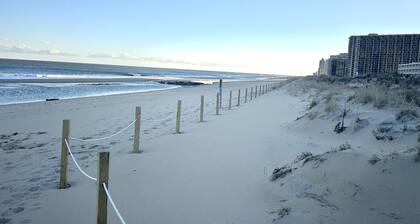 New to VRBO! Cozy Beach Retreat 3 BR 2 BA Ocean Side Deck w/ Ocean Views!