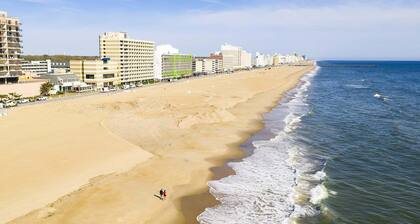 New to VRBO! Cozy Beach Retreat 3 BR 2 BA Ocean Side Deck w/ Ocean Views!