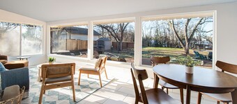 Pekan Haus - Hot tub, fire pit & close to Main St!