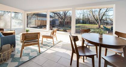 Pekan Haus - Hot tub, fire pit & close to Main St!