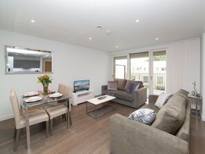 Deluxe Apartment | Living area