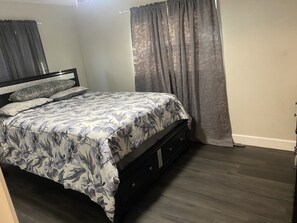 4 Schlafzimmer, BĂŒgeleisen/BĂŒgelbrett, WLAN, BettwĂ€sche