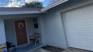 Unclassified image, 3 of 11, button - Nice quiet relaxing home  (Orlando)