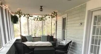 Peaceful Waterfall House --
2 bedroom hidden treasure