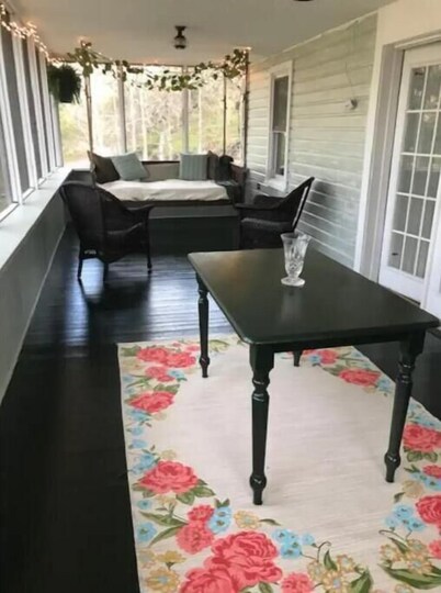 Peaceful Waterfall House -- 
2 bedroom hidden treasure 