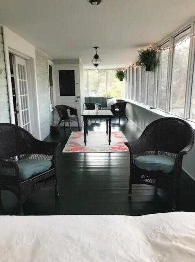 Peaceful Waterfall House -- 
2 bedroom hidden treasure 