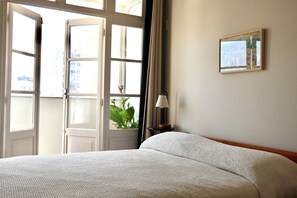 2 bedrooms, iron/ironing board, free WiFi, bed sheets - Bright and charming penthouse apartment, 2 blocks from Ipanema Beach. (Ipanema Rio de Janeiro)
