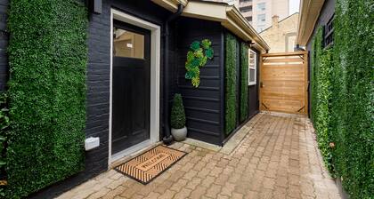 Downtown 2 bedroom near Victoria park in the Middle of Entertainment District