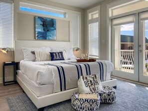 5 slaapkamers, een bureau, een strijkplank/strijkijzer, reisbedje