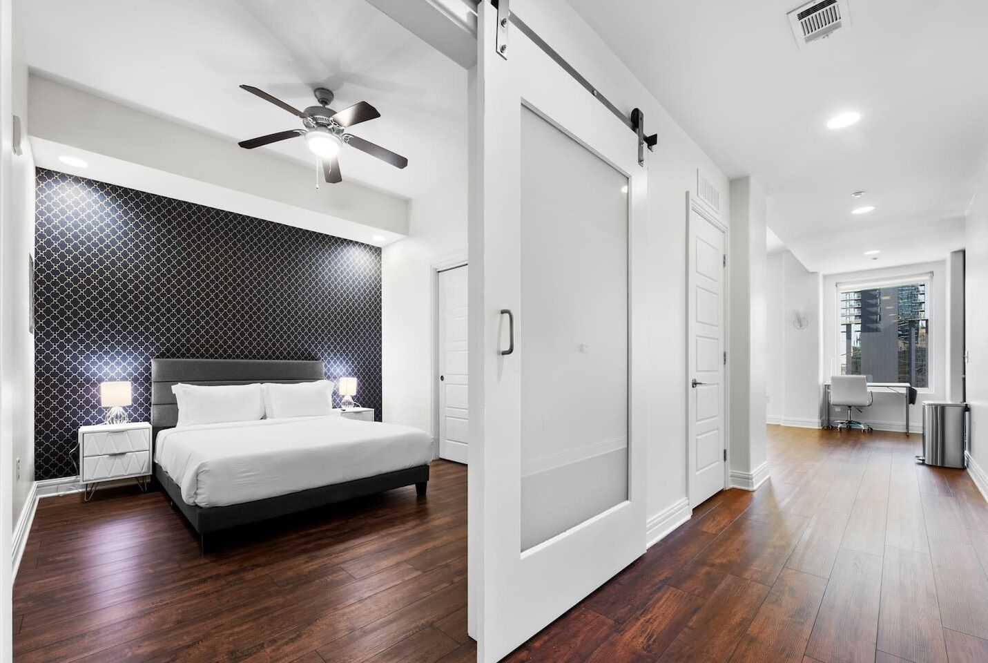 1 habitación, escritorio, tabla de planchar con plancha y wifi gratis 