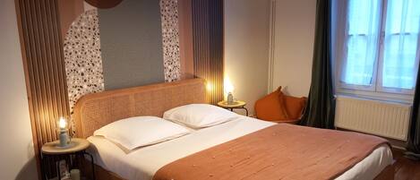 1 dormitorio, escritorio, tabla de planchar con plancha y wifi