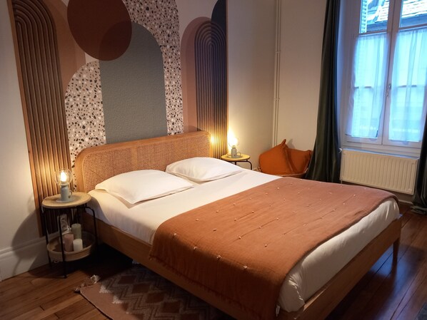 1 bedroom, desk, iron/ironing board, WiFi