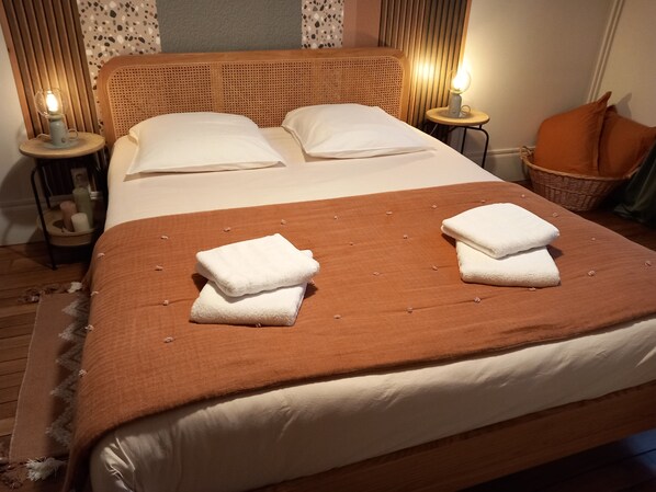 1 habitación, escritorio, tabla de planchar con plancha y wifi 