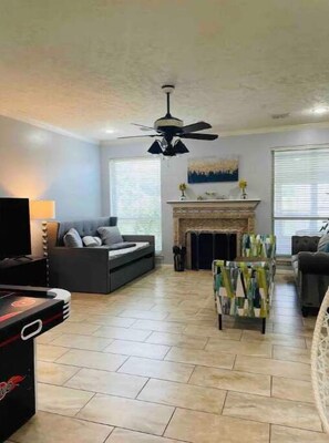 Living area - Welcome to Katy Red Bricks House (Katy)