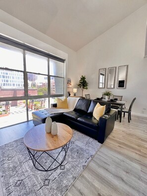 Smart-tv och eldstad