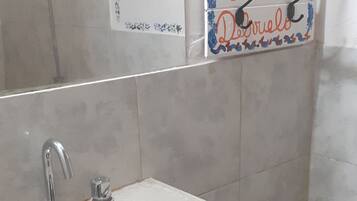 Toallas, papel higiénico