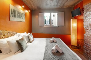 1 soverom, strykejern/-brett, internettilgang og sengetøy