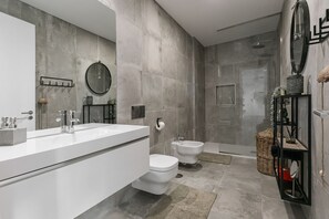 Hair dryer, towels, toilet paper - Casa Nascer do Sol - Rooftop Pool (Peniche)