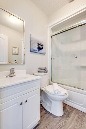 Secador de pelo, toallas