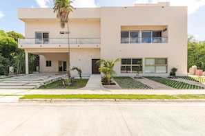 Exterior - Exclusive Tulum-Akumal Stay | Dock, Beach Club, Pool, Cenote & Golf (Akumal)
