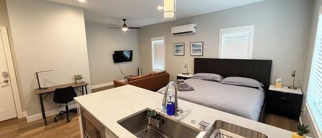 1 chambre, bureau, fer et planche à repasser, Wi-Fi gratuit