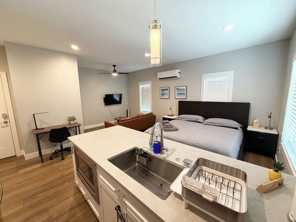 1 habitación, escritorio, tabla de planchar con plancha y wifi gratis