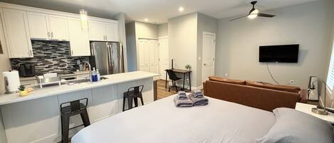 1 slaapkamer, een bureau, een strijkplank/strijkijzer, gratis wifi