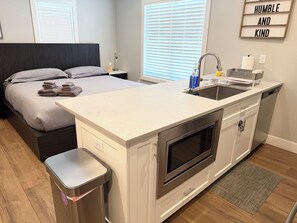 1 chambre, bureau, fer et planche à repasser, Wi-Fi gratuit