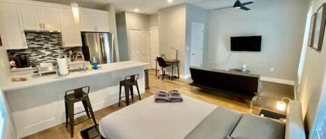 1 bedroom, desk, iron/ironing board, free WiFi