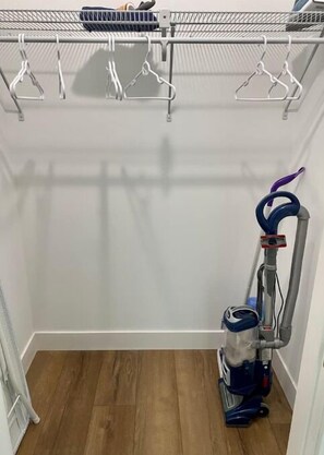 Interior - Modern Studio Apartment in Central West end, BJ Hospital (St. Louis)