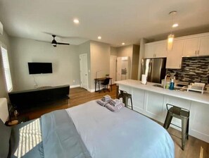1 bedroom, desk, iron/ironing board, free WiFi
