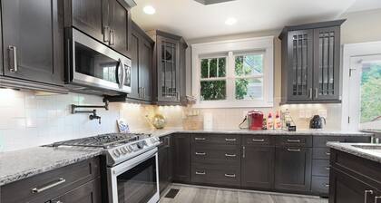 Exec Townhome W/ EV Car Charger