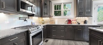 Exec Townhome W/ EV Car Charger