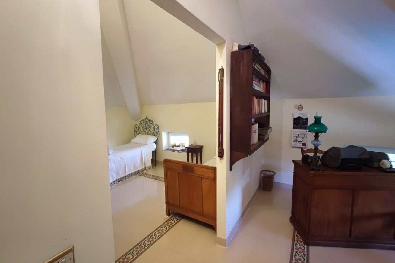 6 slaapkamers, een strijkplank/strijkijzer, wifi, beddengoed