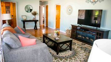 Televisión y chimenea